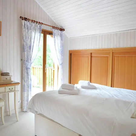Chalet Tidy Chalet In The Woods Of The Beautiful Dordogne