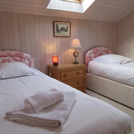 Chalet Tidy Chalet In The Woods Of The Beautiful Dordogne